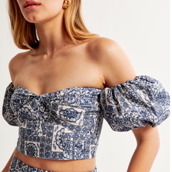 Abercrombie & Fitch Tops - 🔥HOST PICK🔥 NWT Abercrombie Poplin Off-the-Shoulder Top